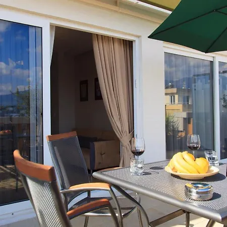 Terrace Apartments, Near The Park Daire Tiran