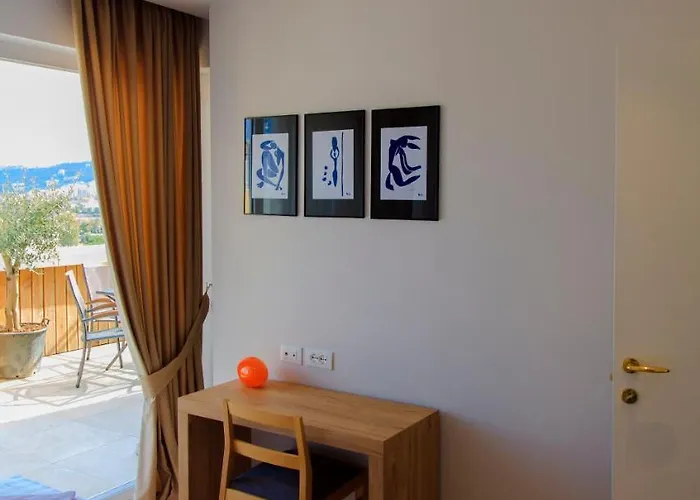 Terrace Apartments, Near The Park *