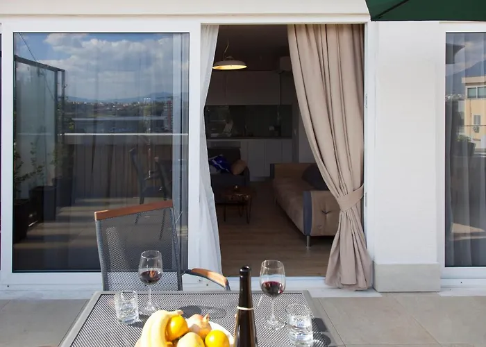 Terrace Apartments, Near The Park *